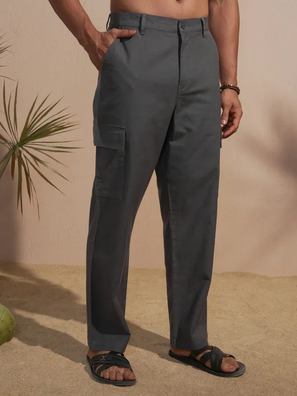 Highlander Men Grey Relaxed Fit Solid Cargo