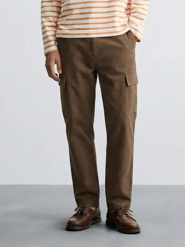 Highlander Men Brown Relaxed Fit Solid Cargo