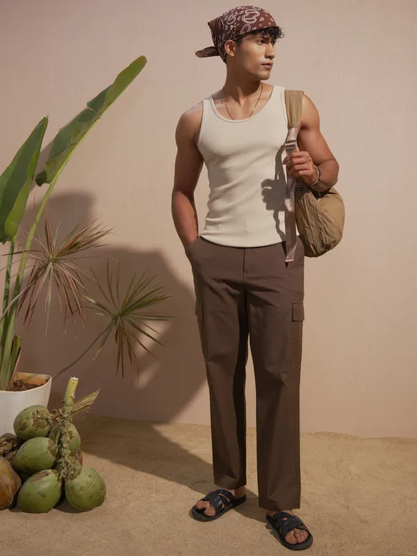 Highlander Men Brown Relaxed Fit Solid Cargo