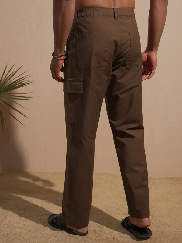 Highlander Men Brown Relaxed Fit Solid Cargo