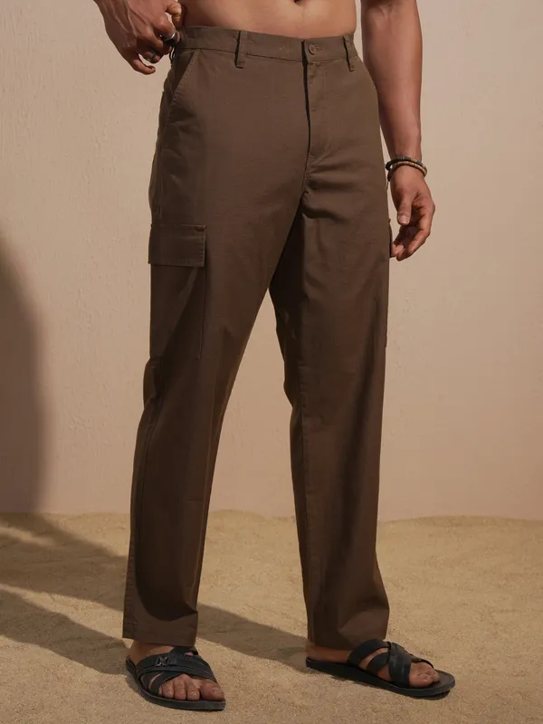 Highlander Men Brown Relaxed Fit Solid Cargo