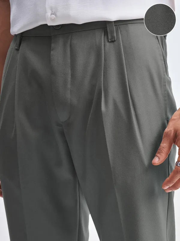 Highlander Men Grey Relaxed Fit Solid Formal Trouser