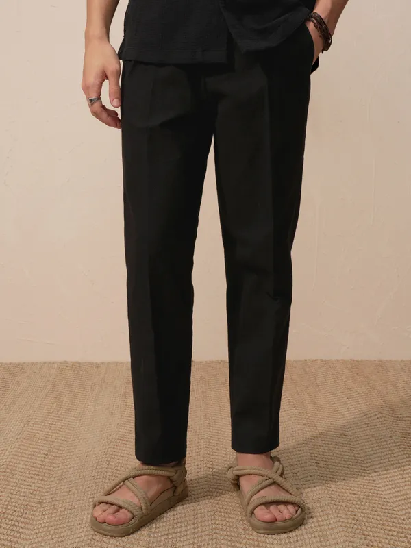 Highlander Men Black Relaxed Fit Solid Casual Trouser