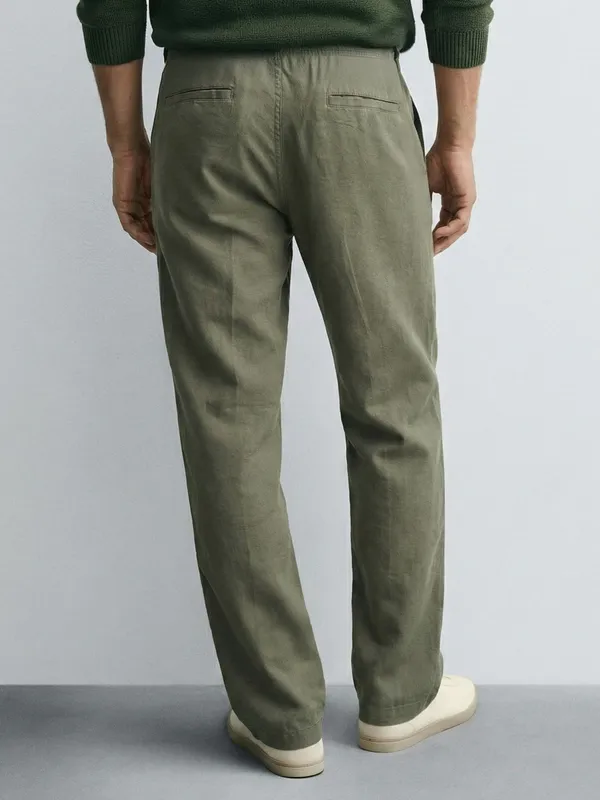 Highlander Men Green Relaxed Fit Solid Regular Trouser
