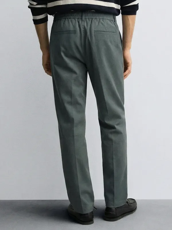Highlander Men Grey Relaxed Fit Solid Casual Trouser