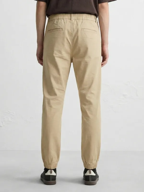 Highlander Men Beige Slim Fit Solid Joggers