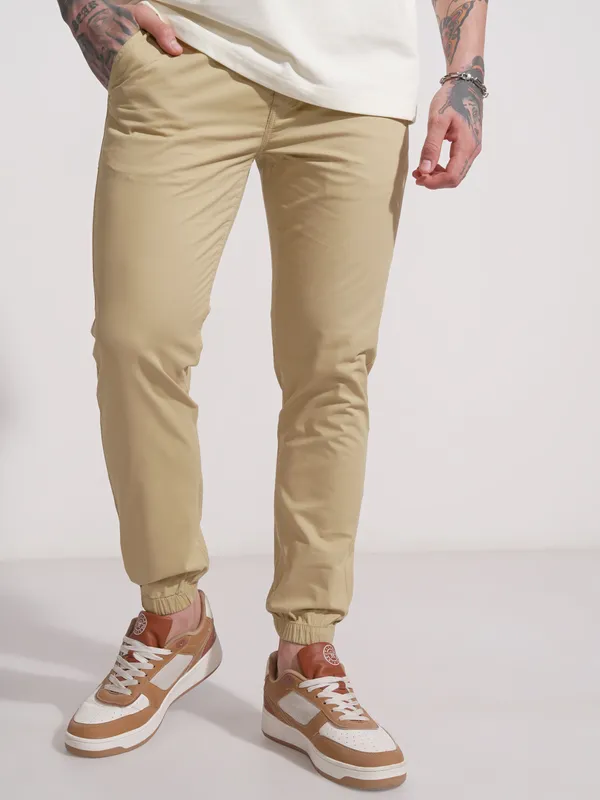 Highlander Men Beige Slim Fit Solid Joggers