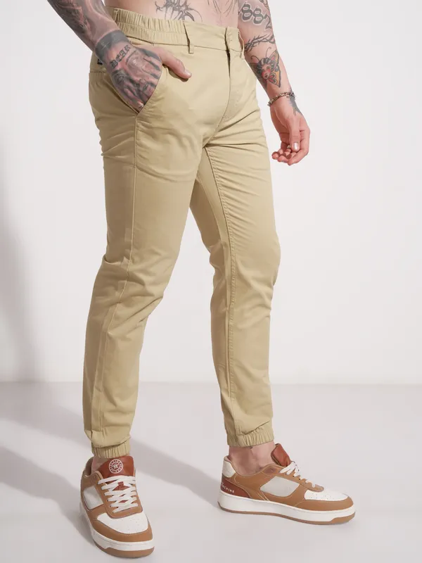 Highlander Men Beige Slim Fit Solid Joggers