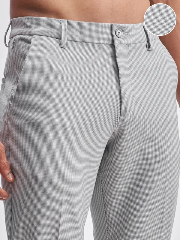 Highlander Men Grey Slim Fit Checked Formal Trouser
