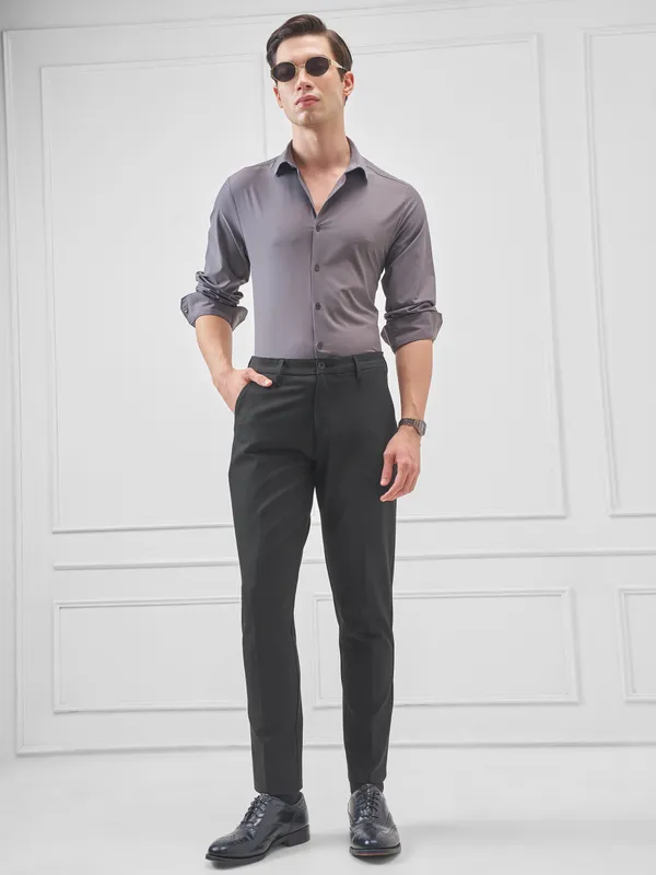 Highlander Men Black Slim Fit Solid Formal Trouser