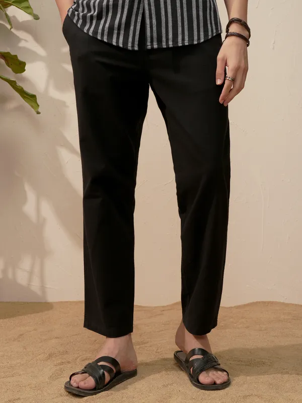 Highlander Men Black Relaxed Fit Solid Casual Trouser