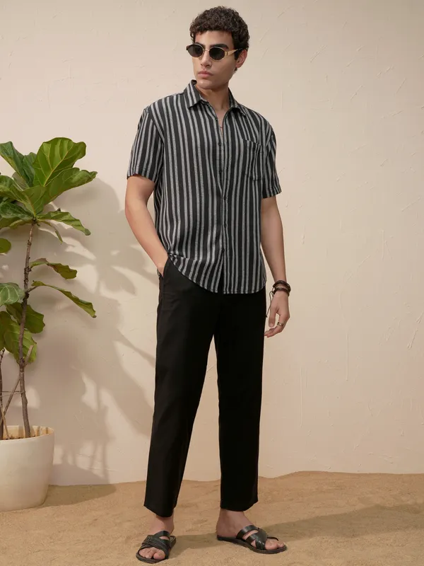 Highlander Men Black Relaxed Fit Solid Casual Trouser
