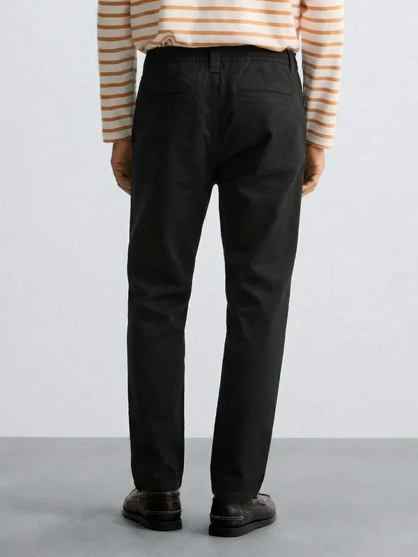 Highlander Men Black Relaxed Fit Solid Casual Trouser