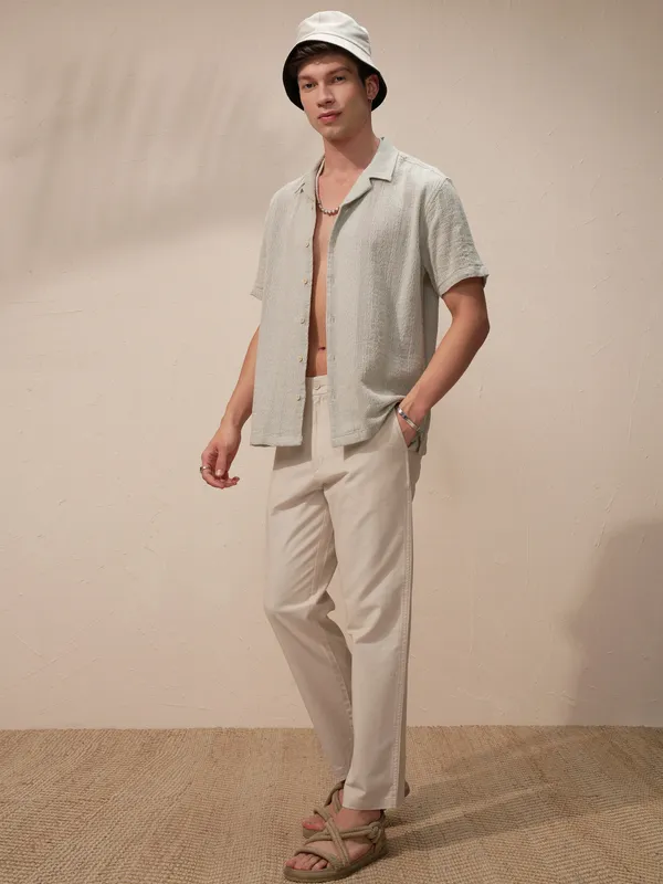 Highlander Men Beige Relaxed Fit Solid Casual Trouser