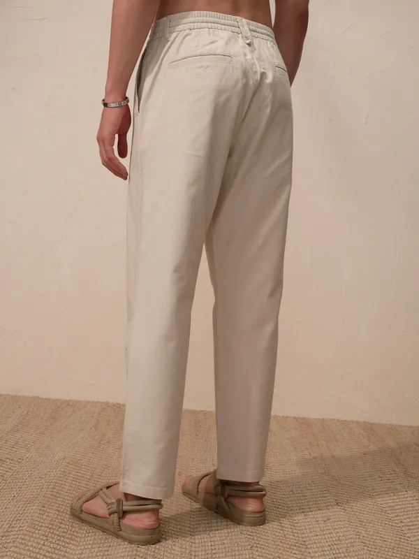 Highlander Men Beige Relaxed Fit Solid Casual Trouser
