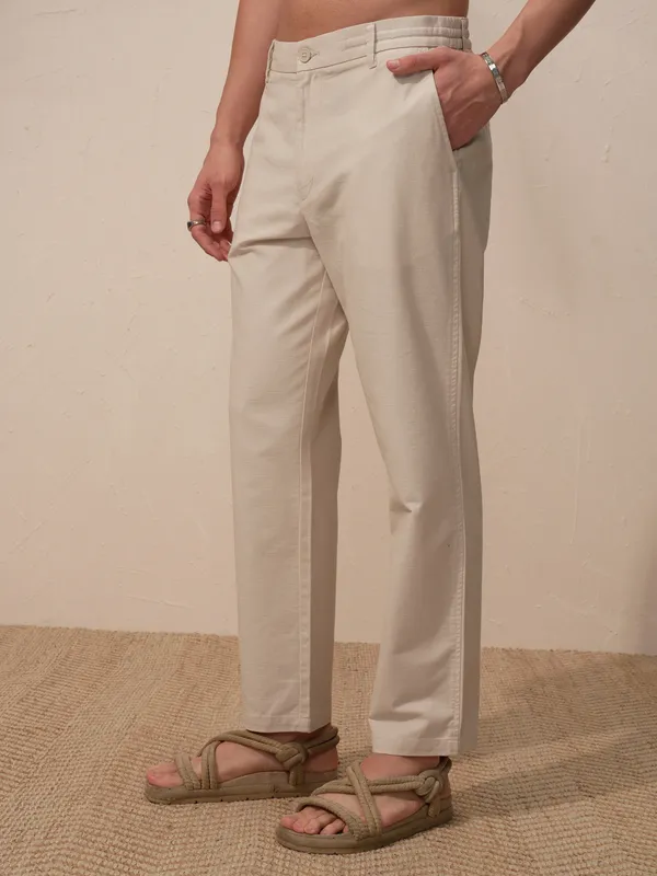Highlander Men Beige Relaxed Fit Solid Casual Trouser