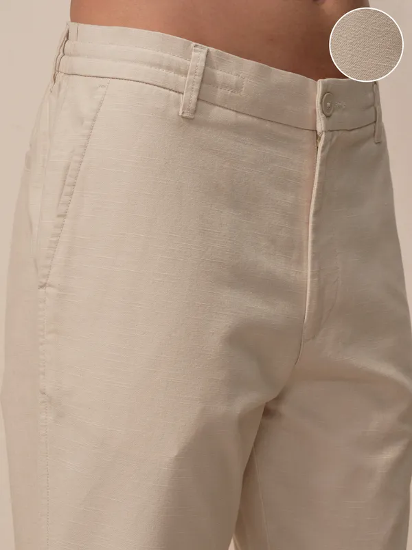 Highlander Men Beige Relaxed Fit Solid Casual Trouser