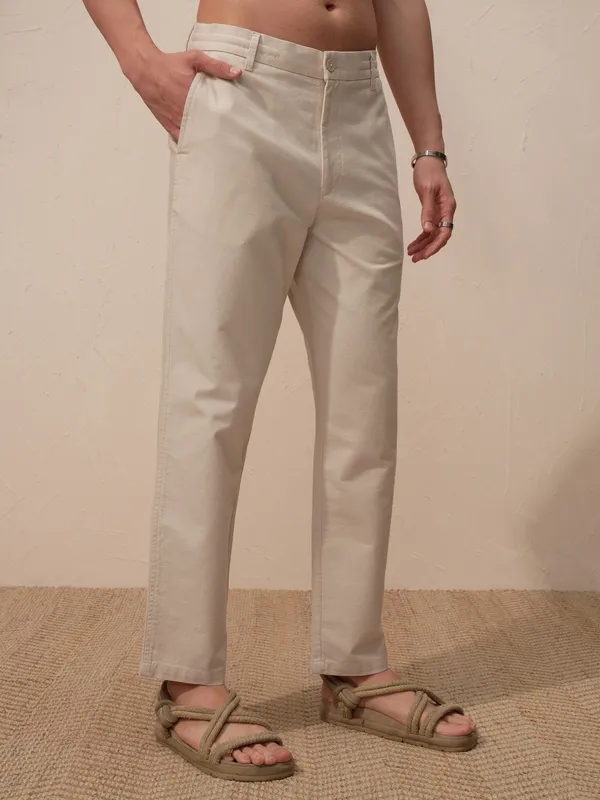 Highlander Men Beige Relaxed Fit Solid Casual Trouser