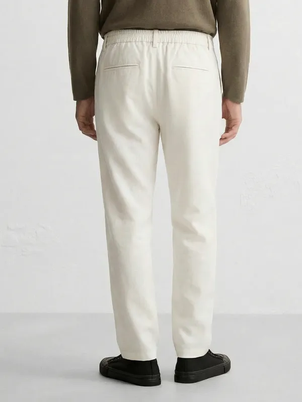 Highlander Men White Relaxed Fit Solid Casual Trouser