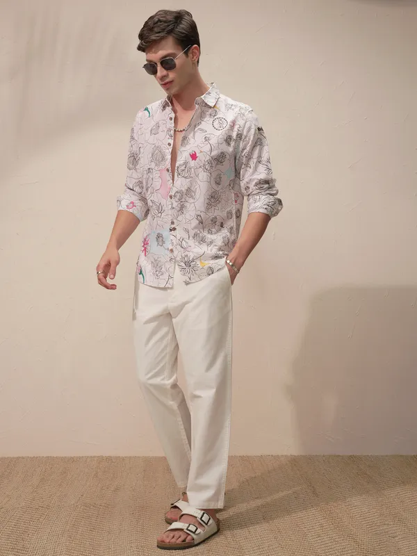 Highlander Men White Relaxed Fit Solid Casual Trouser