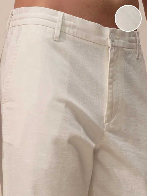 Highlander Men White Relaxed Fit Solid Casual Trouser
