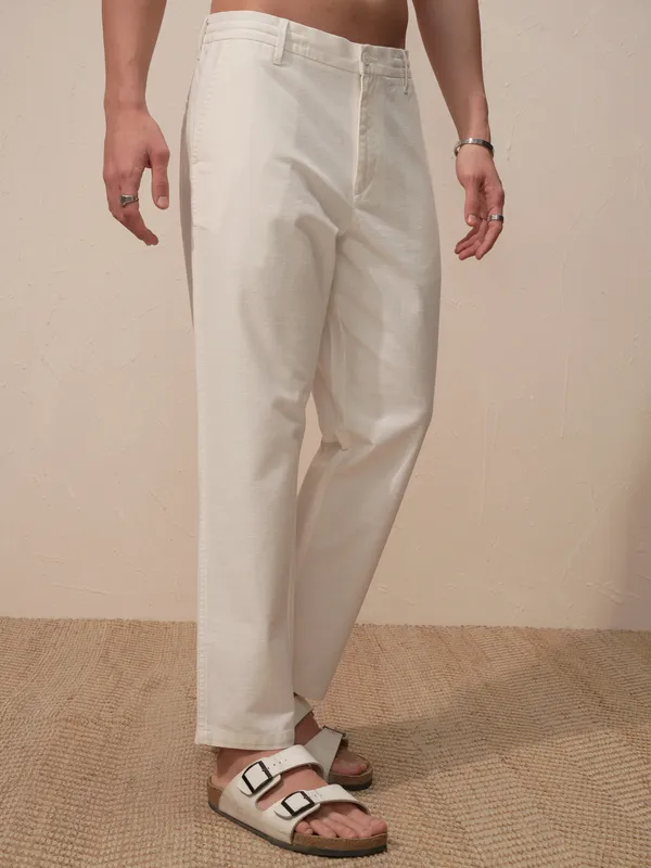 Highlander Men White Relaxed Fit Solid Casual Trouser