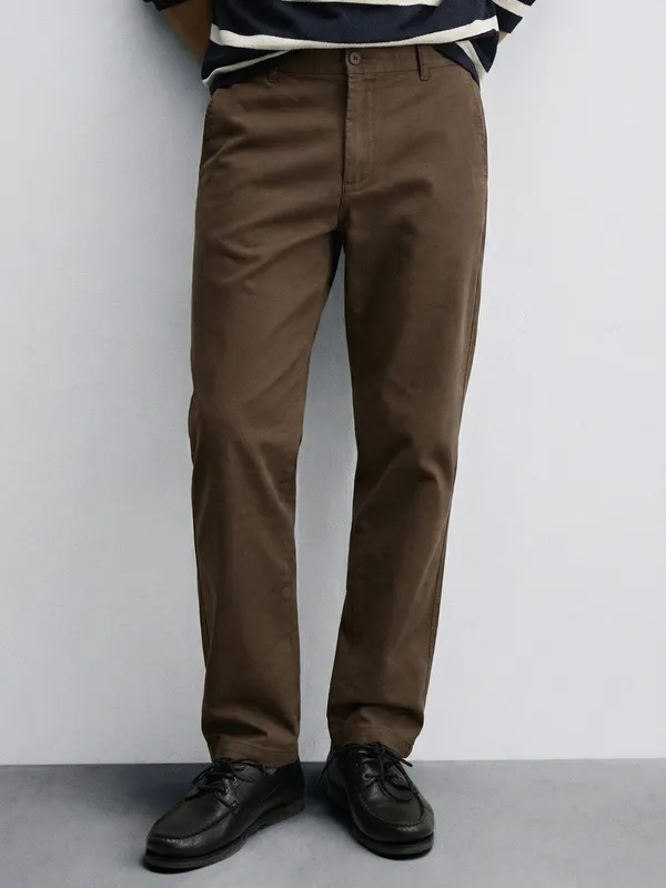 Highlander Men Brown Relaxed Fit Solid Casual Trouser