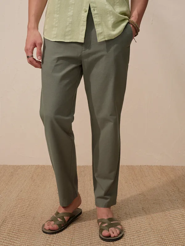Highlander Men Olive Relaxed Fit Solid Casual Trouser