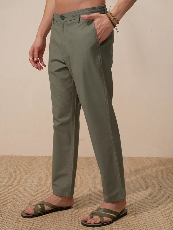 Highlander Men Olive Relaxed Fit Solid Casual Trouser