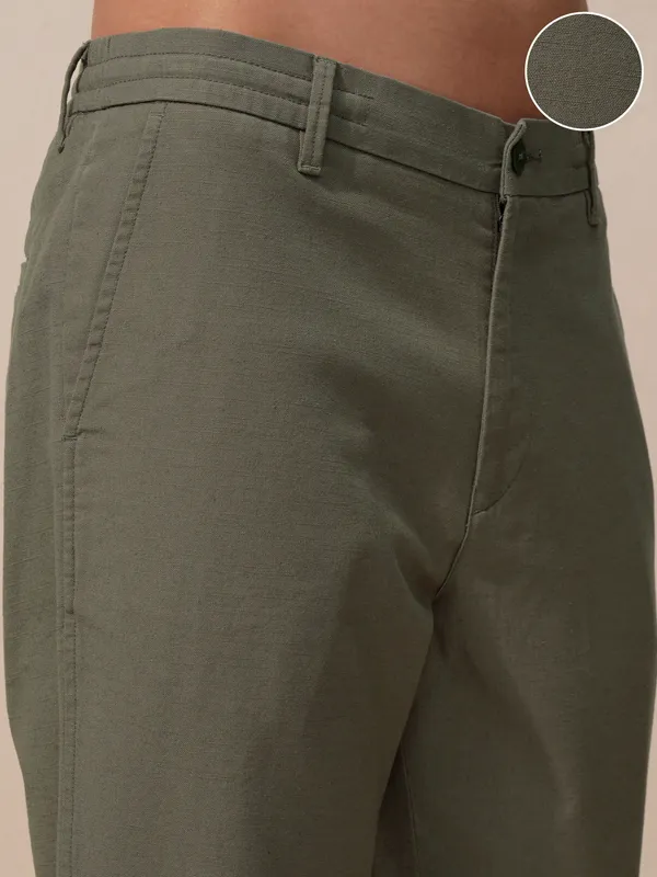 Highlander Men Olive Relaxed Fit Solid Casual Trouser