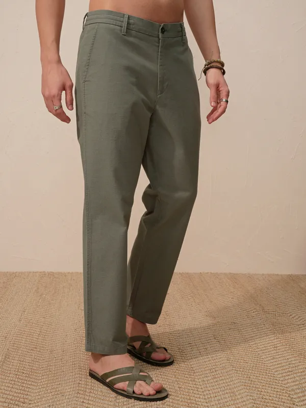 Highlander Men Olive Relaxed Fit Solid Casual Trouser