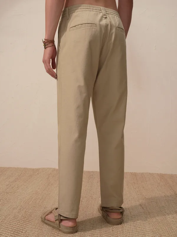 Highlander Men Beige Relaxed Fit Solid Casual Trouser