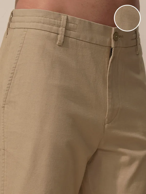 Highlander Men Beige Relaxed Fit Solid Casual Trouser