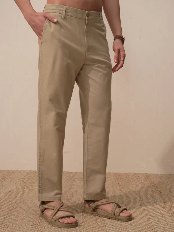 Highlander Men Beige Relaxed Fit Solid Casual Trouser