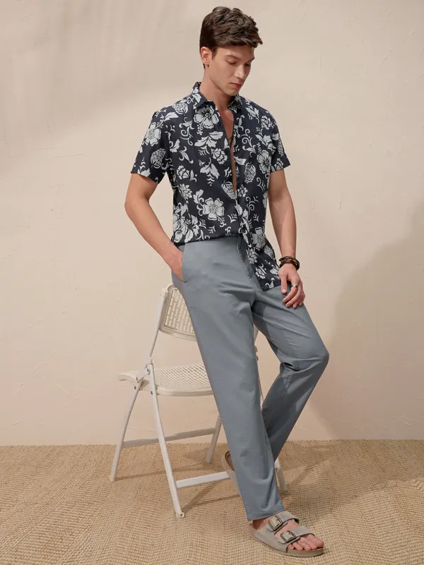 Highlander Men Grey Relaxed Fit Solid Casual Trouser
