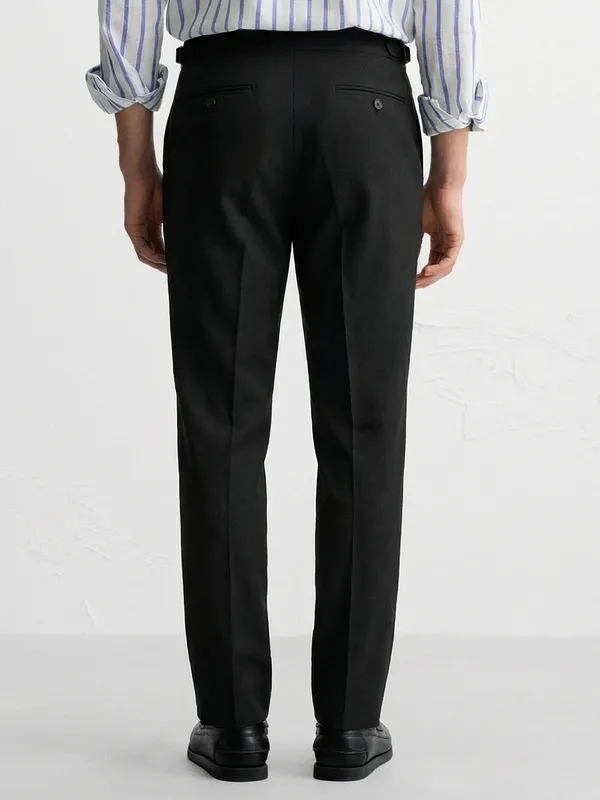 Highlander Men Black Relaxed Fit Solid Casual Trouser