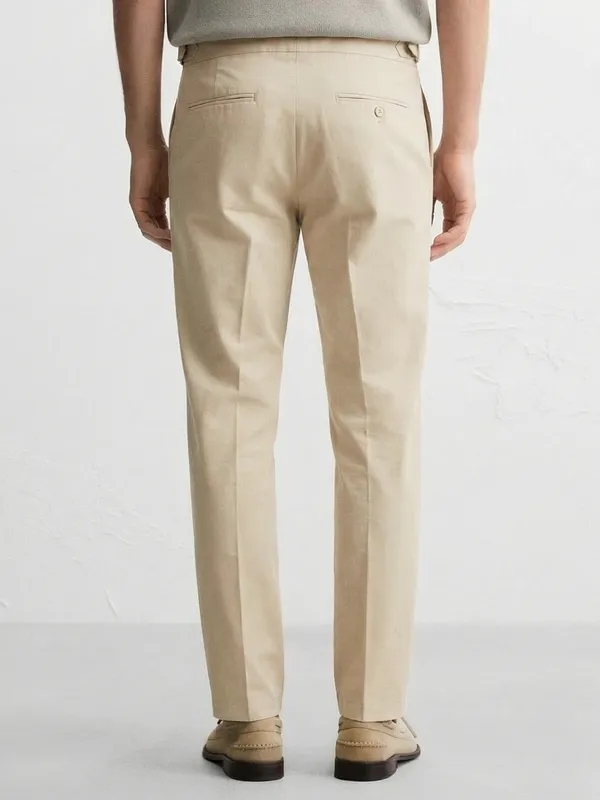 Highlander Men Off White Relaxed Fit Solid Casual Trouser