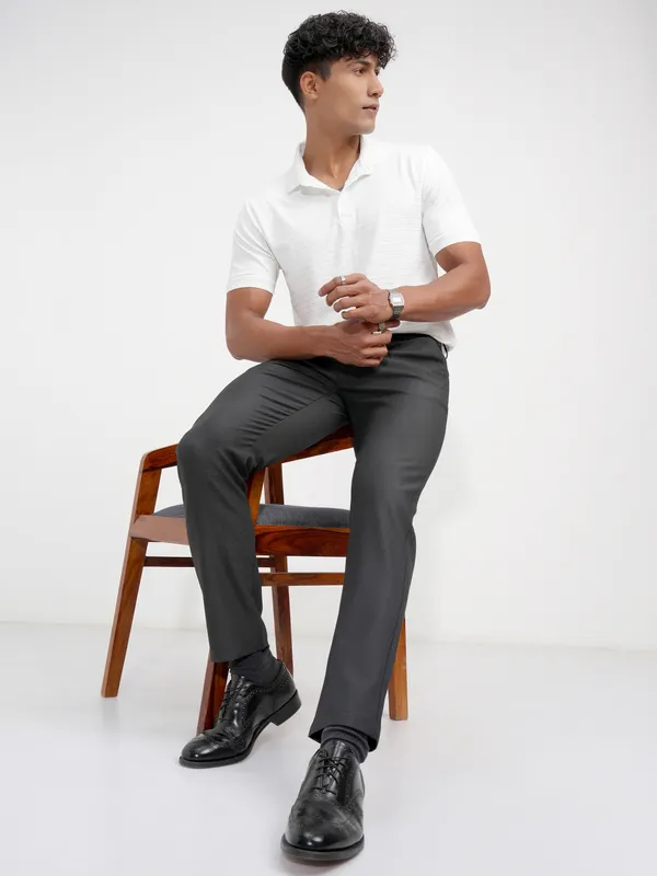 Highlander Men Black Slim Fit SOlid Casual Trouser