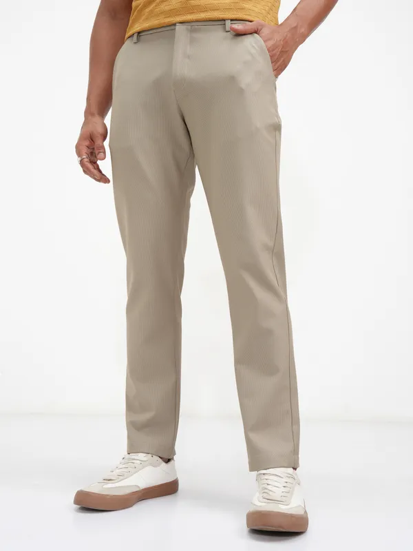 Highlander Men Beige Slim Fit Solid Casual Trouser