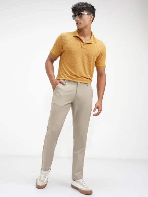 Highlander Men Beige Slim Fit Solid Casual Trouser