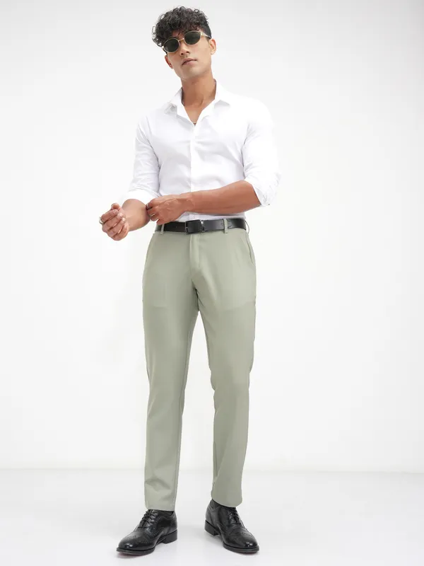 Highlander Men Green Slim Fit Solid Regular Trouser