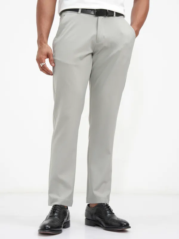 Highlander Men Grey Slim Fit Solid Casual Trouser