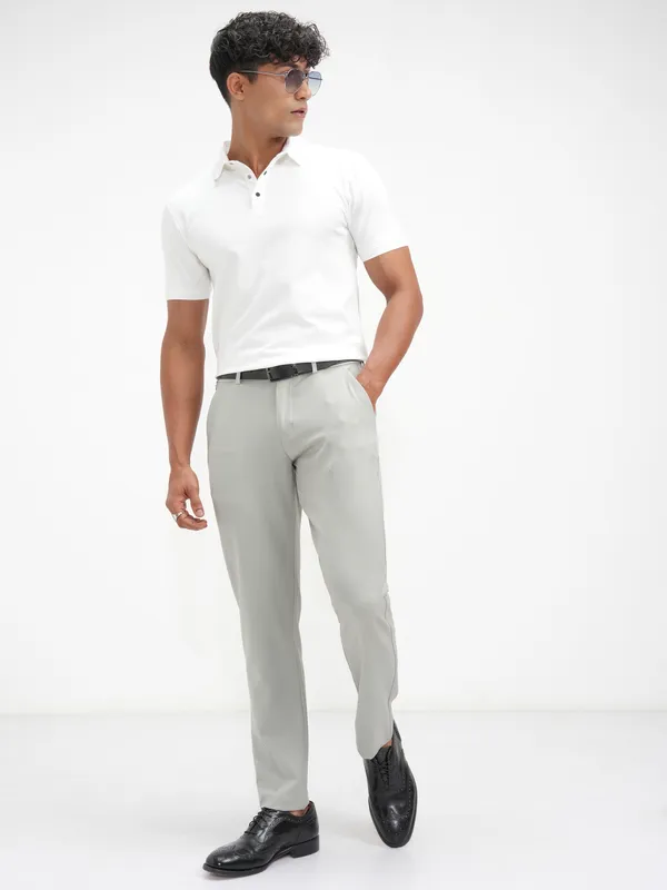 Highlander Men Grey Slim Fit Solid Casual Trouser