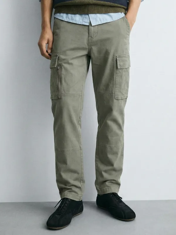 Highlander Men Blue Straight Fit Solid Cargos