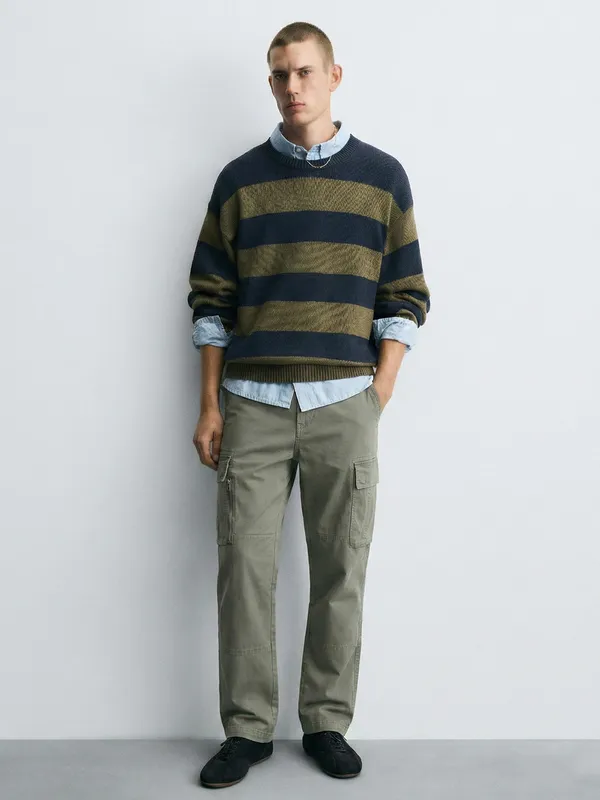 Highlander Men Blue Straight Fit Solid Cargos