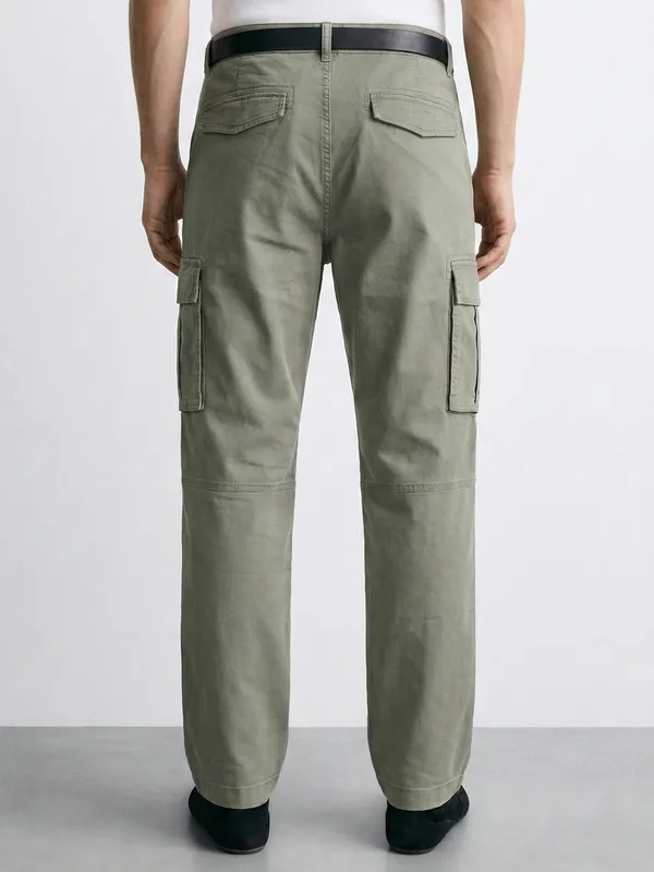 Highlander Men Blue Straight Fit Solid Cargos