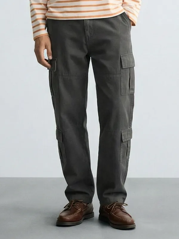 Highlander Men Charcoal Straight Fit Solid Cargos
