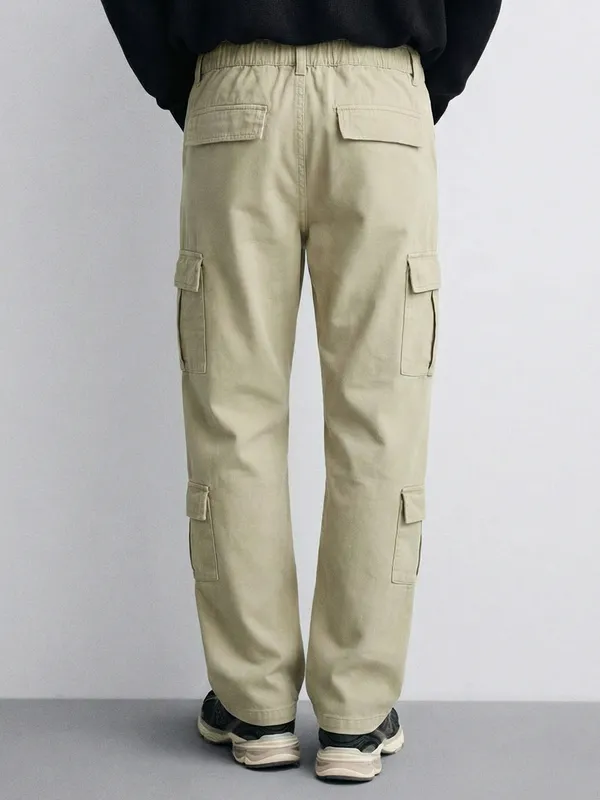 Highlander Men Beige Straight Fit Solid Cargos