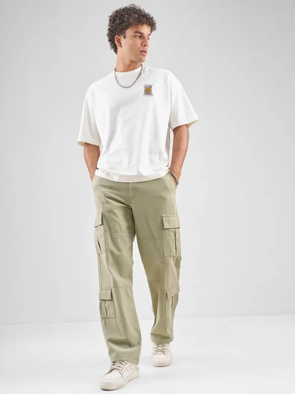 Highlander Men Beige Straight Fit Solid Cargos