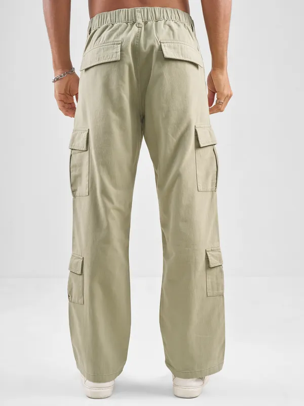 Highlander Men Beige Straight Fit Solid Cargos